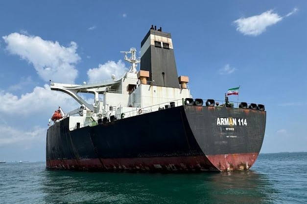 Kapal Tanker MT Arman 114 berbendera Iran dan muatannya, Light Crude Oil, yang akan dilelang oleh Badan Pemulihan Aset (BPA) Kejaksaan Agung. Foto: Kejagung RI