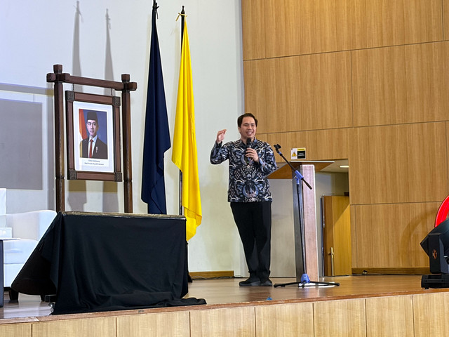Kepala Biro Banking Research & Analytics BCA, Victor George Petrus Matindas, di Universitas Indonesia, Depok, Senin (24/11/2025). Foto: Najma Ramadhanya/kumparan