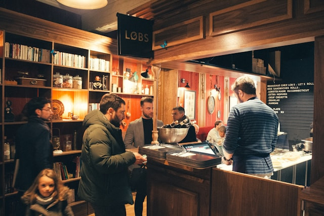 Ilustrasi industri pangan yang tidak pernah sepi. Foto: Unsplash