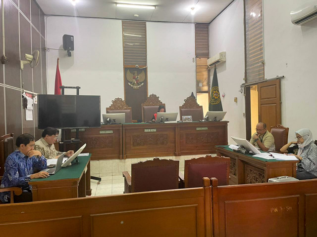 Sidang praperadilan tersangka kasus dugaan korupsi e-KTP, Paulus Tannos, melawan KPK, di Pengadilan Negeri Jakarta Selatan, Selasa (25/11/2025). Foto: Fadhil Pramudya/kumparan