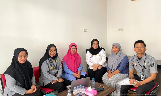 Kantor Wilayah Kementerian Hukum Kalimantan Barat melalui Tim II Audit Kepatuhan melaksanakan Audit Kepatuhan Langsung (on-site) Penerapan Prinsip Mengenali Pengguna Jasa (PMPJ) pada salah satu notaris di Kota Pontianak