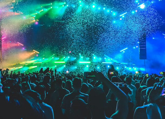 Ilustrasi jadwal konser november-desember 2025. Sumber: Unsplash/Aditya Chinchure