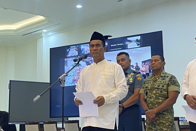 Menteri Pertanian (Mentan) Andi Amran Sulaiman, di kediamannya, Jakarta Selatan, Selasa (25/11/2025). Foto: Muhammad Fhandra Hardiyon/kumparan