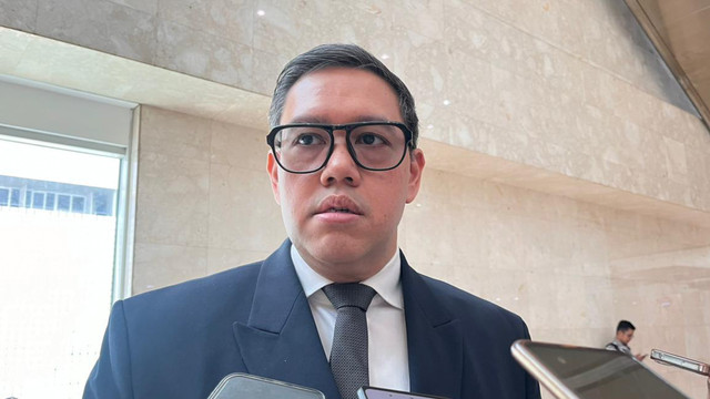 Wakil Ketua Komisi I DPR Dave Laksono di Kompleks Parlemen Senayan, Jakarta, Selasa (25/11/2025). Foto: Nasywa Athifah/kumparan