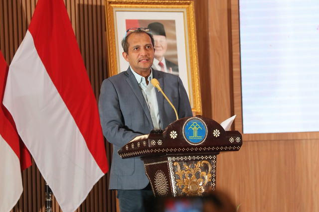 Wakil Menteri Hukum, Edward O.S. Hiariej saat membuka Peacemaker Justice Award (PJA) 2025 di Auditorium Badan Pengembangan Sumber Daya Manusia Hukum (BPSDM Hukum), Depok pada Senin (24/11). Foto: Dok. Istimewa