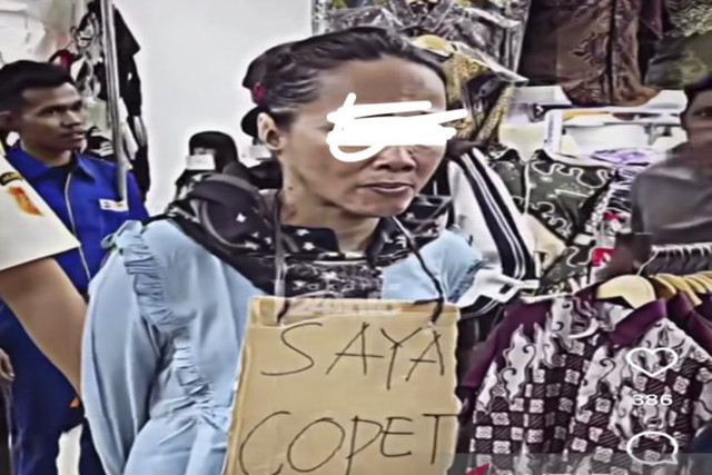 Tangkapan layar terduga pencopet yang diarak di Tanah Abang, Jakarta Pusat, Selasa (25/11/2025). Foto: ANTARA/Khaerul Izan