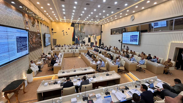 Suasana rapat Komisi II DPR bersama MenPANRB Rini Widyantini, Kepala Otorita IKN Basuki Hadimuljono, Kepala BKN Zudan Arif, dan Wakil Menteri Dalam Negeri Bima Arya, Ribka Haluk, Akhmad Wiyagus di Kompleks Parlemen, Jakarta, Selasa (25/11/2025). Foto: Nasywa Athifah/kumparan