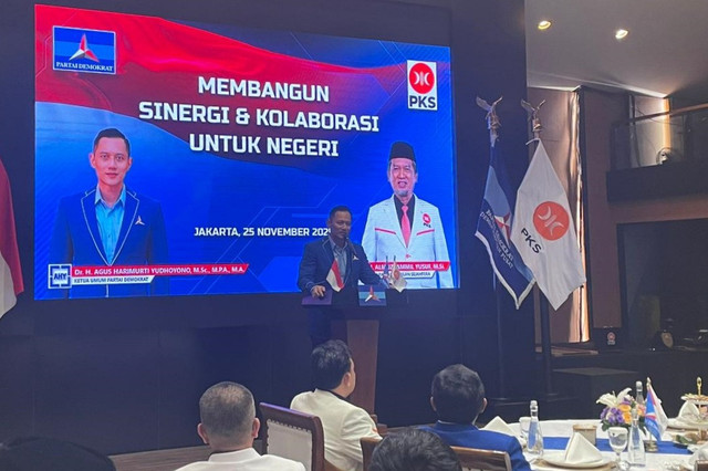 Ketum Umum Partai Demokrat Agus Harimurti Yudhoyono (AHY) berpidato dalam silaturahmi kebangsaan antara DPP PKS dan DPP Partai Demokrat, di Kantor DPP Partai Demokrat, Jakarta, Selasa (25/11/2025). Foto: Fadhil Pramudya/kumparan