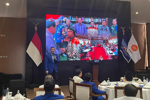 Ketum Umum Partai Demokrat Agus Harimurti Yudhoyono (AHY) berpidato dalam silaturahmi kebangsaan antara DPP PKS dan DPP Partai Demokrat, di Kantor DPP Partai Demokrat, Jakarta, Selasa (25/11/2025). Foto: Fadhil Pramudya/kumparan