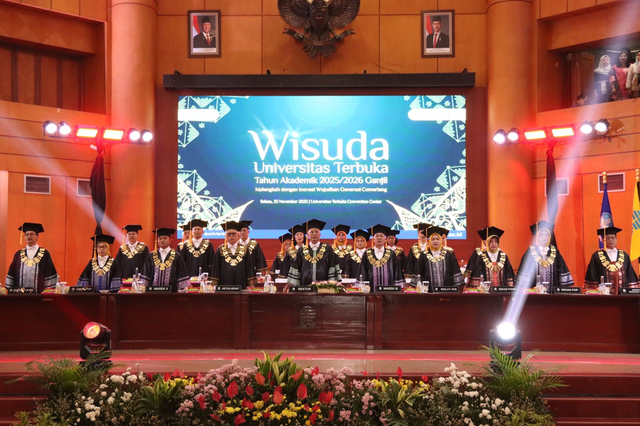 Universitas Terbuka gelar wisuda untuk mahasiswa Wilayah 3 Tahun Akademik 2025/2026 Ganjil di Universitas Terbuka Convention Center (UTCC), Tangerang Selatan pada Selasa (25/11). Foto: Dok. Istimewa