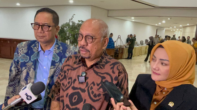 Ketua Badan Anggaran Fraksi Golkar MPR, Melchias Marcus Mekeng usai Rapat Syukuran Pengukuhan Soeharto menjadi pahlawan Nasional, Selasa (25/11/2025). Foto: Rayyan Farhansyah/kumparan