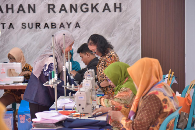 Program Kampung Pancasila pilar kedua menyasar aspek ekonomi lewat UMKM yang sukses tekan angka kemiskinan di Surabaya. Foto: Dok. Istimewa