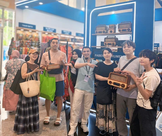 Kerajinan dari limbah kayu milik Faber Instrument diminati masyarakat mancanegara pada BRI UMKM EXPO(RT). Foto: Dok. BRI