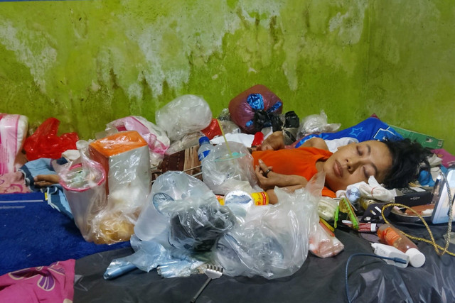 Nurhadi, penyandang disabilitas yang tinggal sendiri di Tambun, Bekasi. Foto: Dok. Istimewa