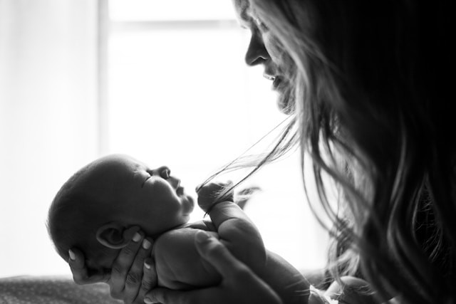 Ilustrasi Ibu dan bayi mengoptimalkan ASI. Foto: Unsplash.