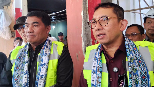 Menteri Kebudayaan, Fadli Zon, bersama Gubernur Sulawesi Utara, Yulius Selvanus, saat meninjau renovasi gedung Museum Provinsi Sulut di Kota Manado, Rabu 26 November 2025.