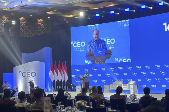 Menteri Investasi dan Hilirisasi/Kepala BKPM Rosan Perkasa Roeslani dalam acara Kompas 100 CEO Forum di ICE BSD, Rabu (26/11/2025). Foto: Ave Airiza Gunanto/kumparan