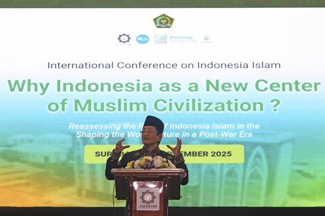 Menteri Agama Nasaruddin Umar berpidato saat konferensi internasional tentang Islam Indonesia di Universitas Islam Negeri Sunan Ampel, Surabaya, Jawa Timur, Rabu (26/11/2025). Foto: Farusma Okta Verdian/kumparan
