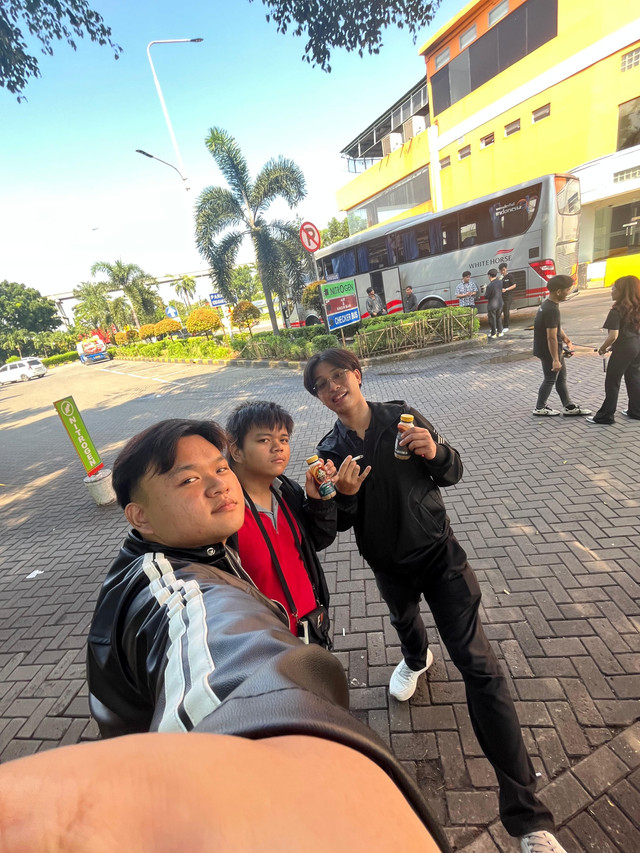 Sumber foto ini milik saya pribadi bersama teman saya.