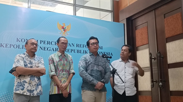 Sejumlah organisasi masyarakat sipil menemui Komisi Percepatan Reformasi Polri di Kementerian Sekretariat Negara, Jakarta, Rabu (26/11/2025). Foto: Zamachsyari/kumparan