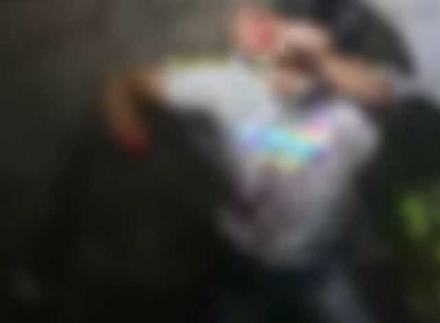 Pelaku yang membobol rumah seorang anggota polisi di Jalan Haji Matnur, Kecamatan Lubuklinggau Barat I Kota Lubuklinggau, Sumsel, Rabu (26/11/2025) sekitar pukul 02.00 WIB, berakhir tragis—tangan kanannya putus setelah tepergok warga. Foto : Istimewa