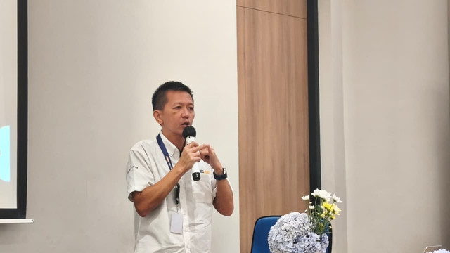 Pakar Siber dan IT Vaksincom, Alfons Tanujaya, dalam seminar bertajuk Evaluasi Malware 2015, Trend 2026 dan Antisipasinya di Jakpus, Rabu (26/11/2025). Foto: Thomas Bosco/kumparan