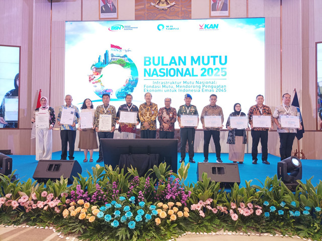 UPTD Balai Layanan Usaha Terpadu Koperasi dan Usaha Mikro, Kecil, dan Menengah (KUMKM) di bawah Dinas Koperasi UKM DIY menerima Sertifikat Sistem Manajemen Mutu SNI ISO 9001:2015. Foto: Dok. Istimewa