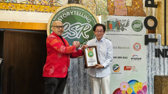 Sido Muncul mendapatkan penghargaan dari La Tofi ESG Rating & The Sustainability Communication Awards 2025 di Hotel Indonesia Kempinski, Jakarta Pusat, Selasa (25/11). Foto: kumparan