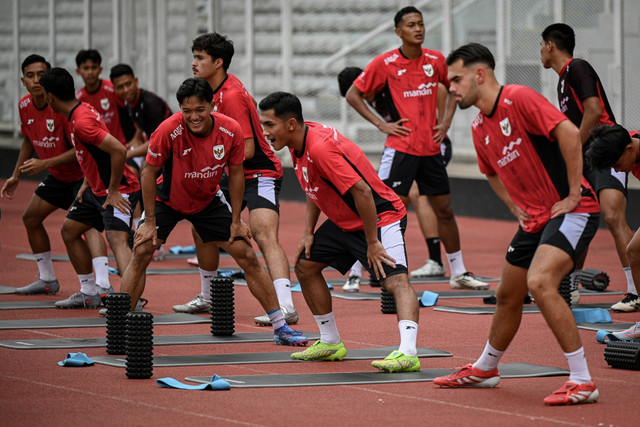 Pemain Timnas Indonesia U-22 mengikuti sesi latihan di Stadion Madya, Kompleks GBK, Senayan, Jakarta, Rabu (26/11/2025). Foto: Fauzan/ANTARA FOTO
