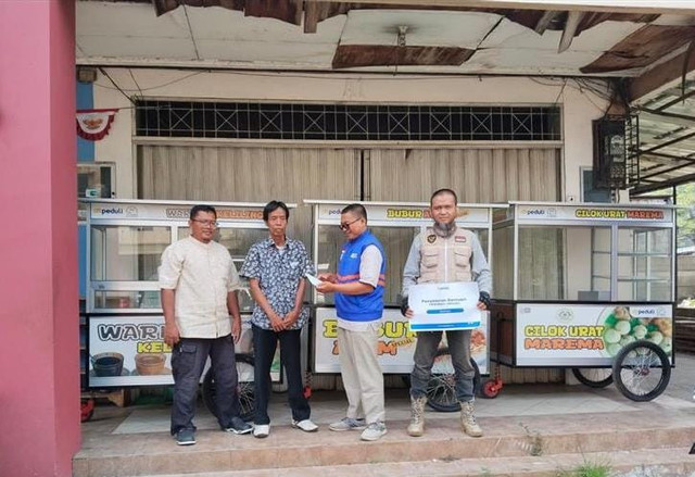 Gerobak Unggul Bantuan DKM PT EPSON (Sumber : DT Peduli)