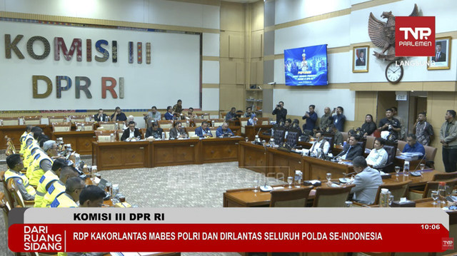 Komisi III DPR RI RDP dengan Kakorlantas Mabes Polri dan Dirlantas seluruh Polda se-Indonesia di Kompleks Parlemen, Senayan, Jakarta, Kamis (27/11/2025). Foto: YouTube/ TVR Parlemen