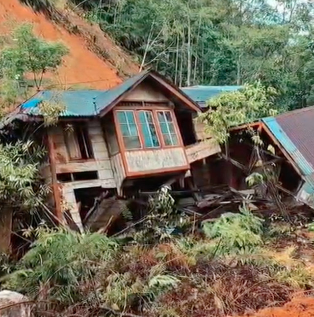 Rumah terdampak longsor di wilayah Tapanuli Utara. Dok: Polres Tapanuli Utara