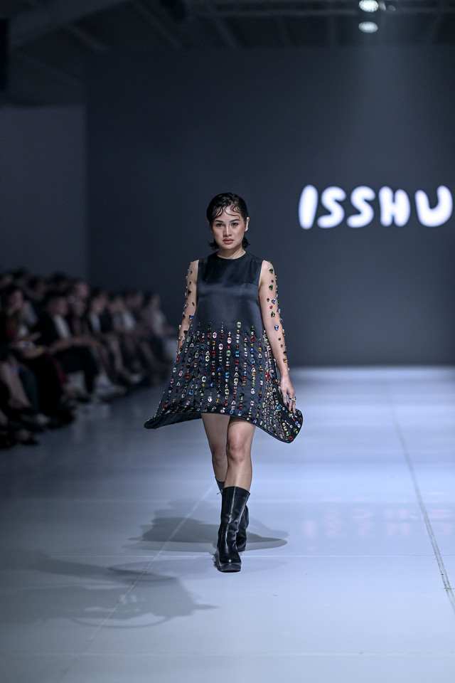 Koleksi Isshu bertajuk Realness di show Tresemmé Jakarta Fashion Week 2026. Foto: Jakarta Fashion Week