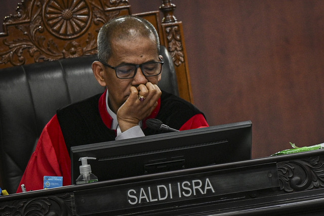 Wakil Ketua Mahkamah Konstitusi (MK) Saldi Isra mengikuti sidang pembacaan putusan Pengujian Materiil Undang-Undang Nomor 17 Tahun 2014 tentang MPR, DPR, DPD dan DPRD di Gedung Mahkamah Konstitusi, Jakarta, Kamis (27/11/2025).  Foto: Fauzan/ANTARA FOTO