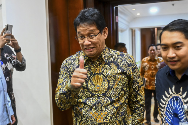 Menteri Keuangan Purbaya Yudhi Sadewa bersiap mengikuti rapat kerja dengan Komisi XI DPR di Kompleks Parlemen, Senayan, Jakarta, Kamis (27/11/2025). Foto: Rivan Awal Lingga/ANTARA FOTO