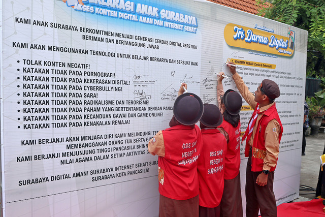Deklarasi Anak Surabaya Digital Aman, Kamis (27/11). Foto: Diskominfo Surabaya 