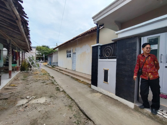 Rumah NER, siswi SD di Karawang yang dibully dan rumah A, pelaku pembullyan hanya berjarak 20 meter. Foto: kumparan