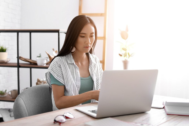   Ilustrasi perempuan bekerja. Foto: Shutterstock