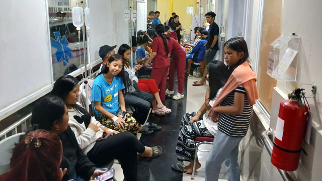 Sejumlah siswa SMP Negeri 2 Airmadidi, Kabupaten Minahasa Utara, mendapatkan perawatan medis di salah satu rumah sakit, usai diduga keracunan menu makan bergizi gratis yang mereka konsumsi. 