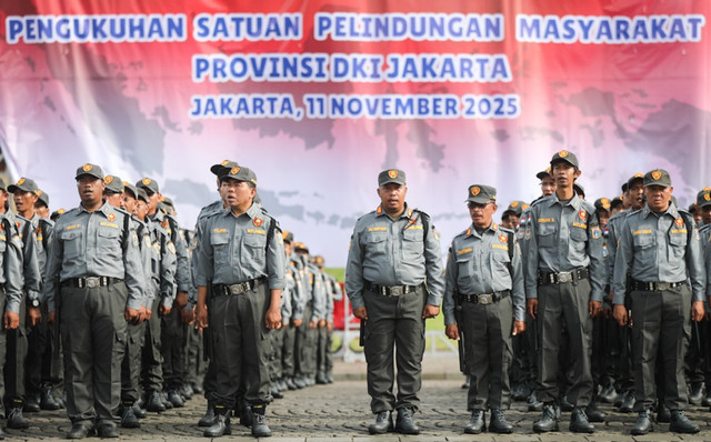 Pengukuhan anggota Satlinmas dan Satgas Linmas. Foto: dok. Pemprov DKI