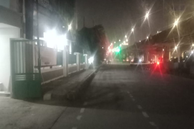 Suasana di Jalan DI Panjaitan depan Kanwil Kementerian Agama Jakarta, Kamis (27/11/2025). Foto: Rachmadi Rasyad/kumparan