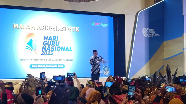 Menteri Pendidikan Dasar dan Menengah Abdul Mu'ti dalam acara Malam Apresiasi Guru dan Tenaga Kependidikan Tahun 2025 di Hotel Ciputra, Jakarta Pusat, Kamis (27/11/2025). Foto: Zamachsyari/kumparan