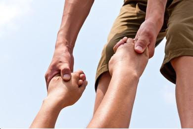 IluIlustrasi membantu seseorang. Foto: shutterstock. 17227773