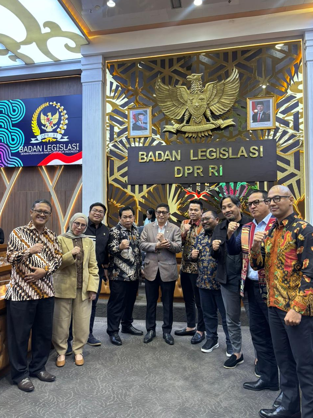 Badan Legislasi DPR RI menggelar RDPU bersama LMKN dan Melly Goeslaw. Foto: Istimewa