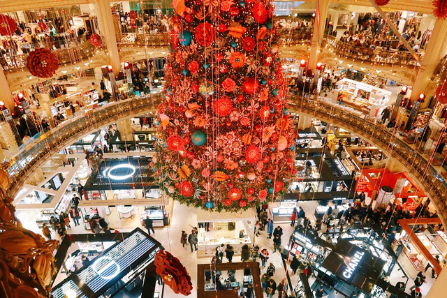 Ilustrasi Event Christmas di Mall Jakarta. Foto: Unsplash/ Bing HAO