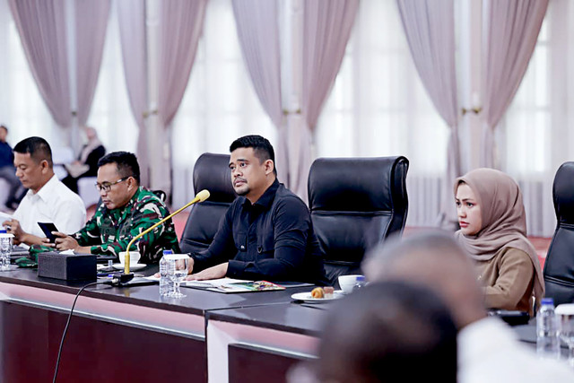Gubernur Sumut Bobby Nasution bersama jajaran Forum Koordinasi Pimpinan Daerah (Forkopimda) Sumut mengikuti Rapat Koordinasi Tingkat Menteri Percepatan Penanganan Bencana Banjir dan Tanah Longsor. Foto: Dok. Istimewa
