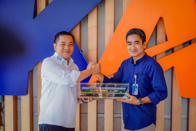 Bupati Karawang, Aep Syaepuloh mengawal rencana perluasan layanan Kereta Rel Listrik (KRL) Commuter Line hingga ke wilayah Karawang. Foto: Dok. Istimewa