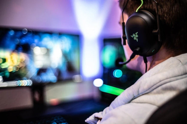 Ilustrasi monitor gaming 240Hz. Foto: Unsplash//ELLA DON