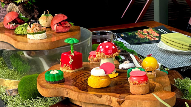 Ragam menu afternoon tea di The Deli Padma Resort Legian. Foto: Nada Meita / kumparan