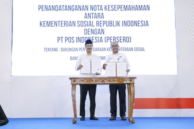 Kemensos RI bersama PT Pos Indonesia teken kerja sama untuk program Sekolah Rakyat, Jumat (28/11/2025) di ULBI Bandung. Foto: Dok. Kemensos